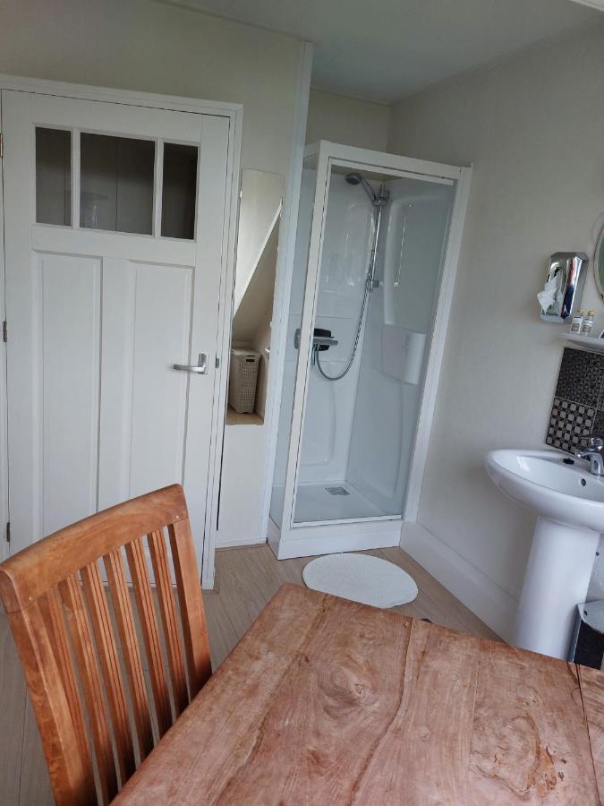 Bed & Breakfast D'Ouwe Smidse Kamperland Bagian luar foto
