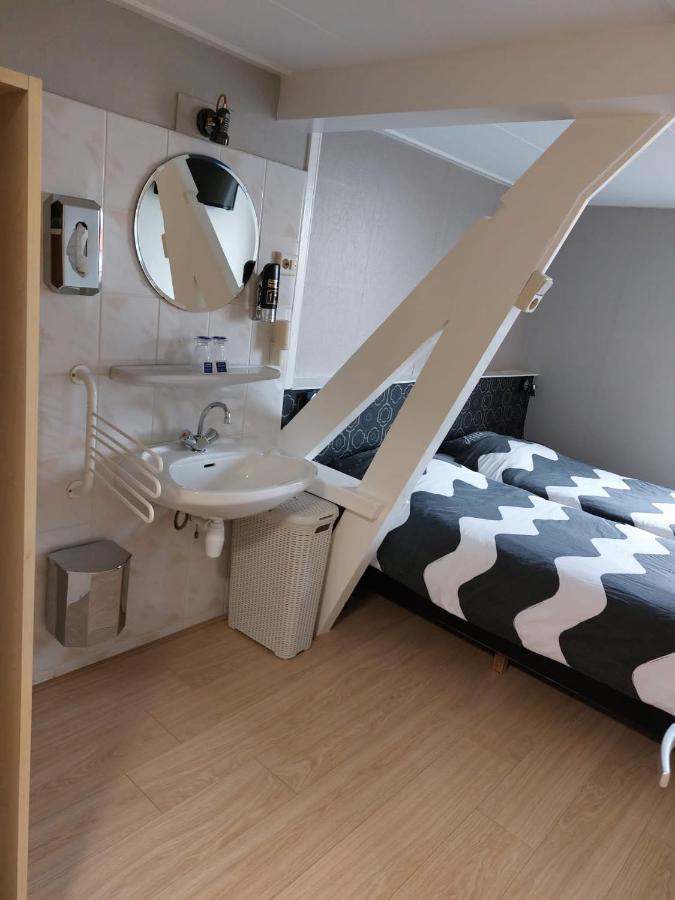 Bed & Breakfast D'Ouwe Smidse Kamperland Bagian luar foto